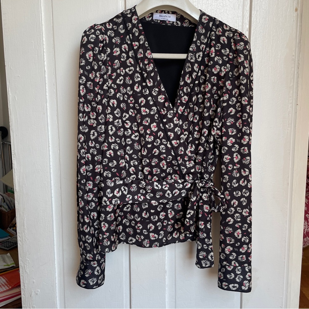 Bailley 44 Black Patterned Wrap Blouse SZ 10